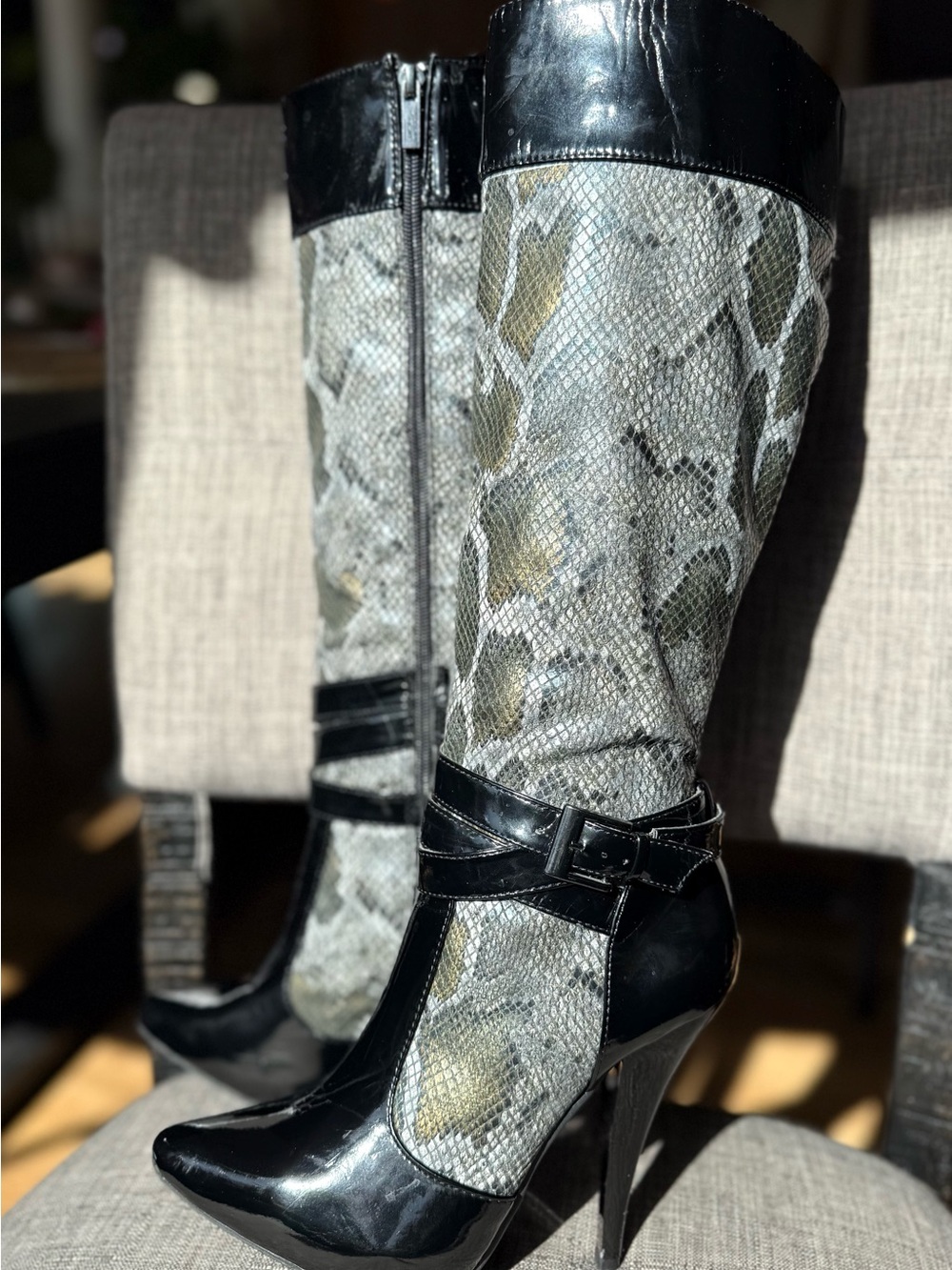 Anne Michelle Chaos 03 Black and Gray Snake-Print Knee-High Heeled Boots